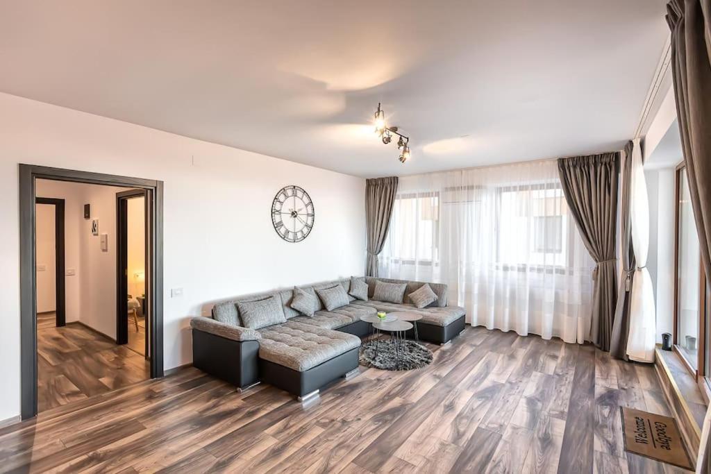 Modern Apartment With City-View Near Poiana Брашов Екстер'єр фото